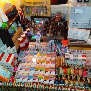 Boutique open now #jadephox